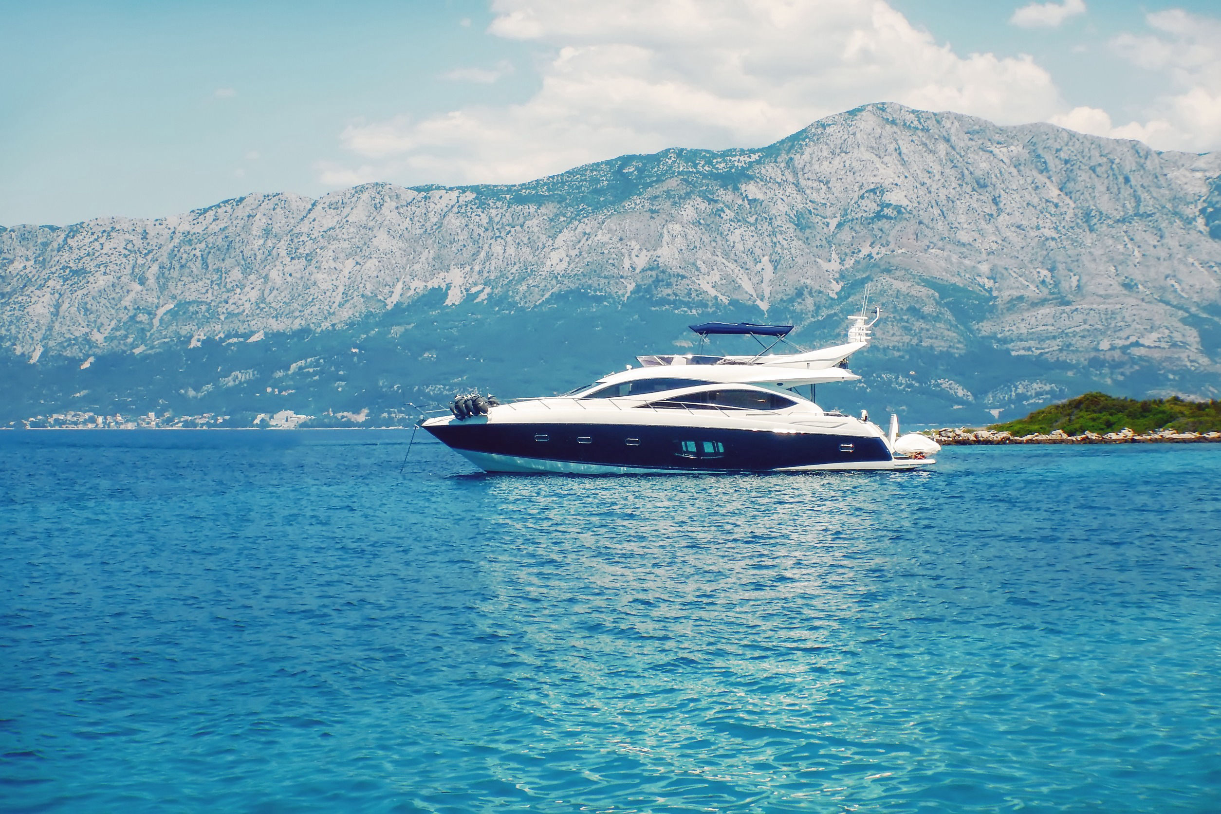 Comment réserver un Yacht à Bastia ?
